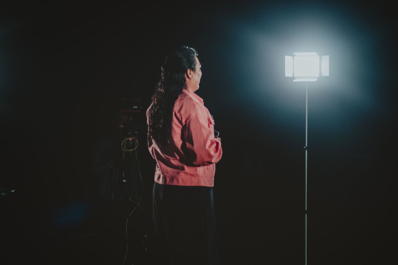 fear-of-public-speaking woman giving presentation - overcoming the fear of public speaking